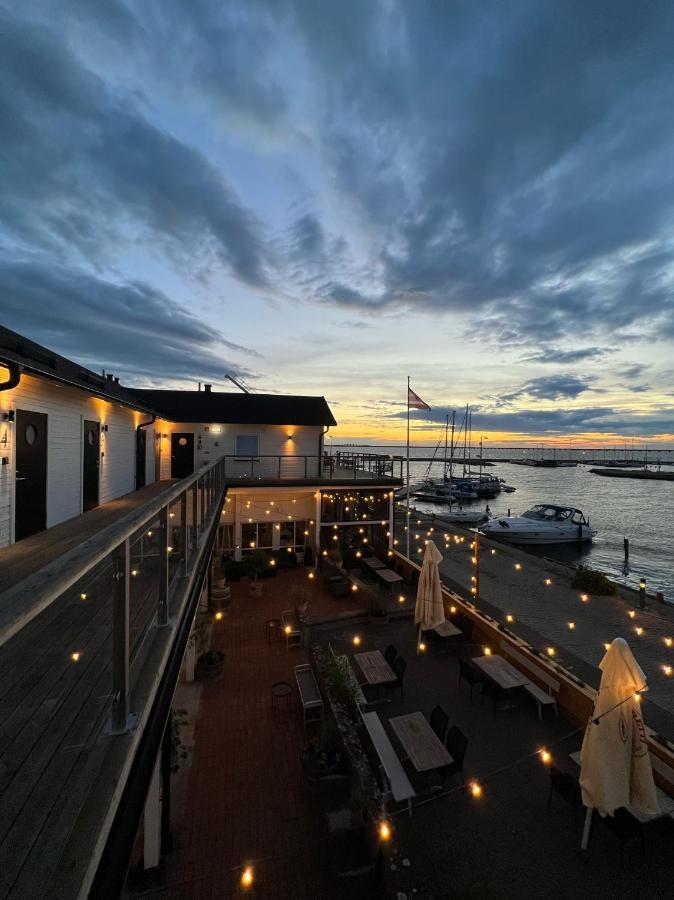 Hotell Hamnen Farjestaden Bagian luar foto