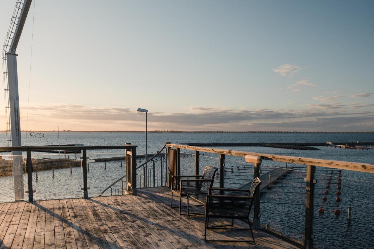 Hotell Hamnen Farjestaden Bagian luar foto