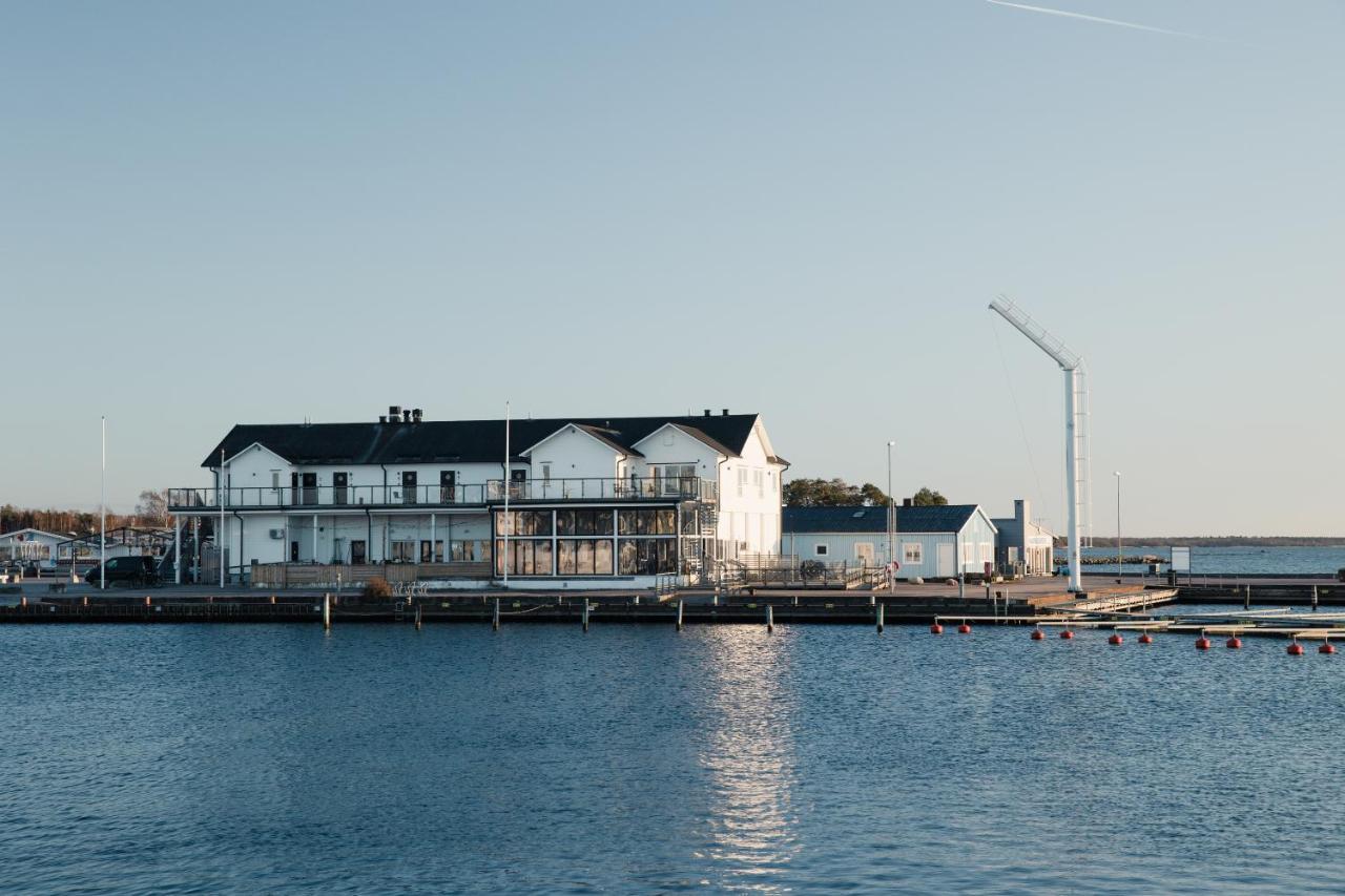 Hotell Hamnen Farjestaden Bagian luar foto