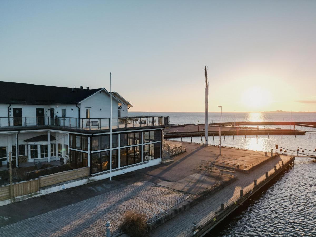 Hotell Hamnen Farjestaden Bagian luar foto