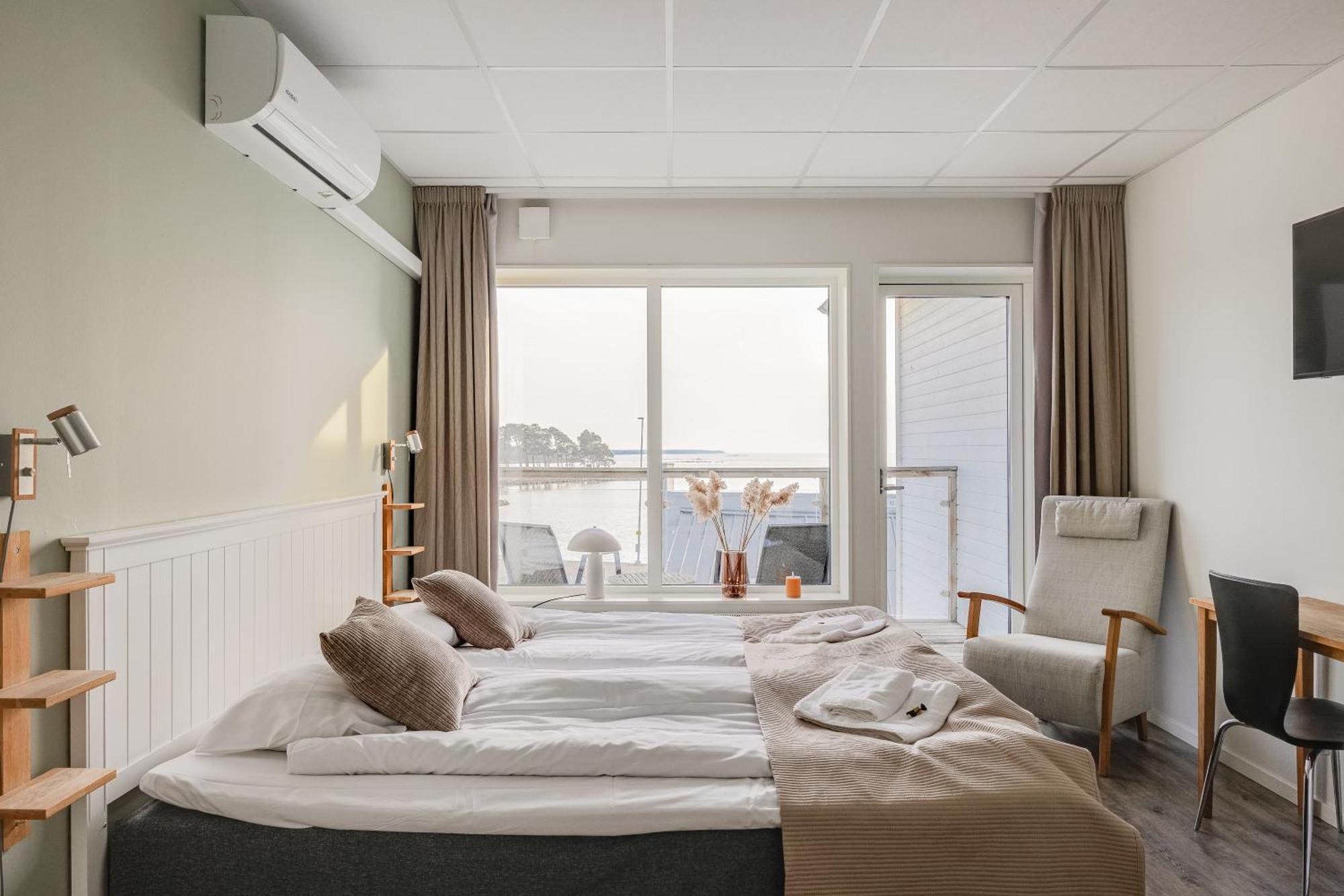 Hotell Hamnen Farjestaden Bagian luar foto
