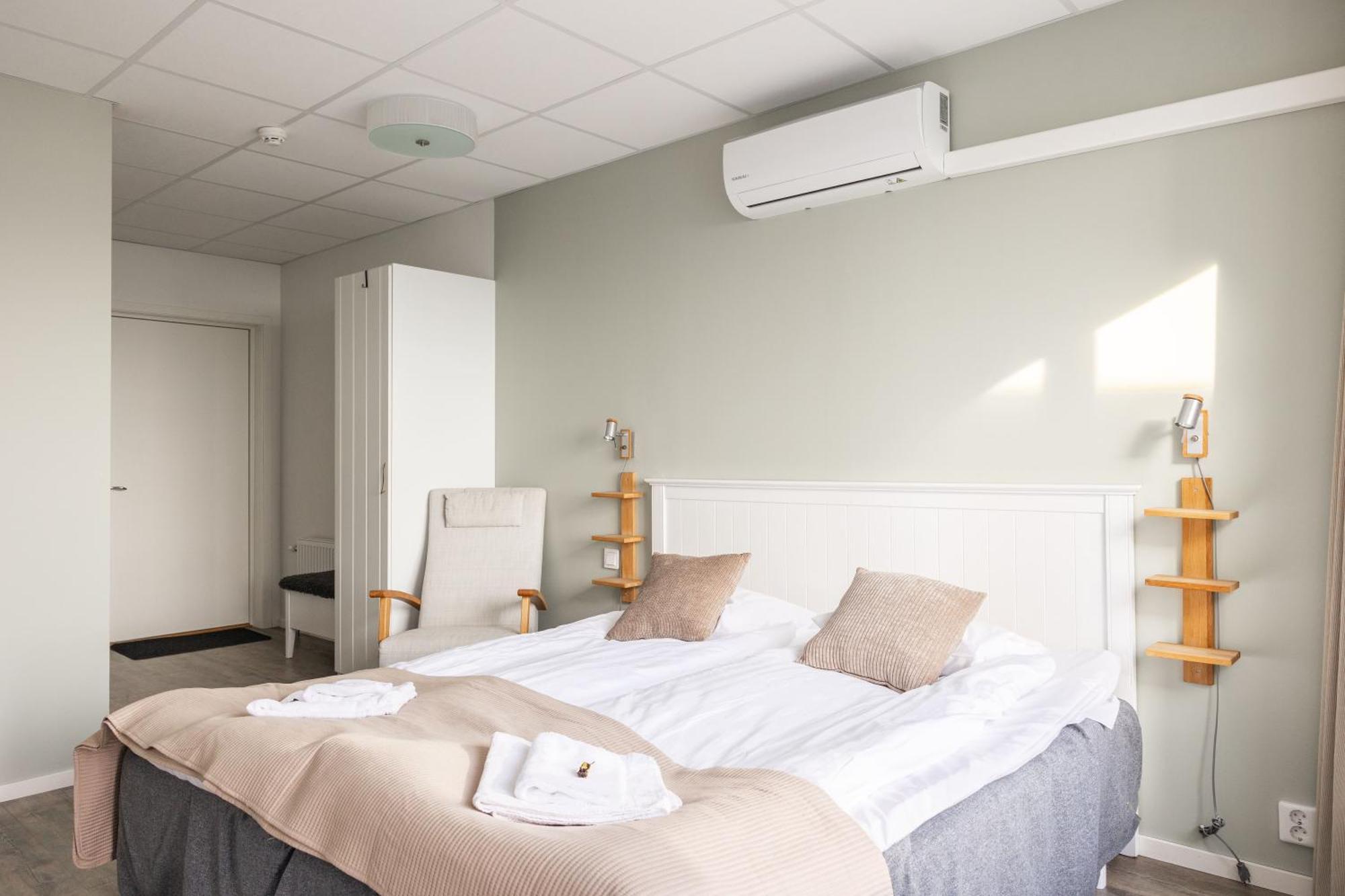 Hotell Hamnen Farjestaden Bagian luar foto