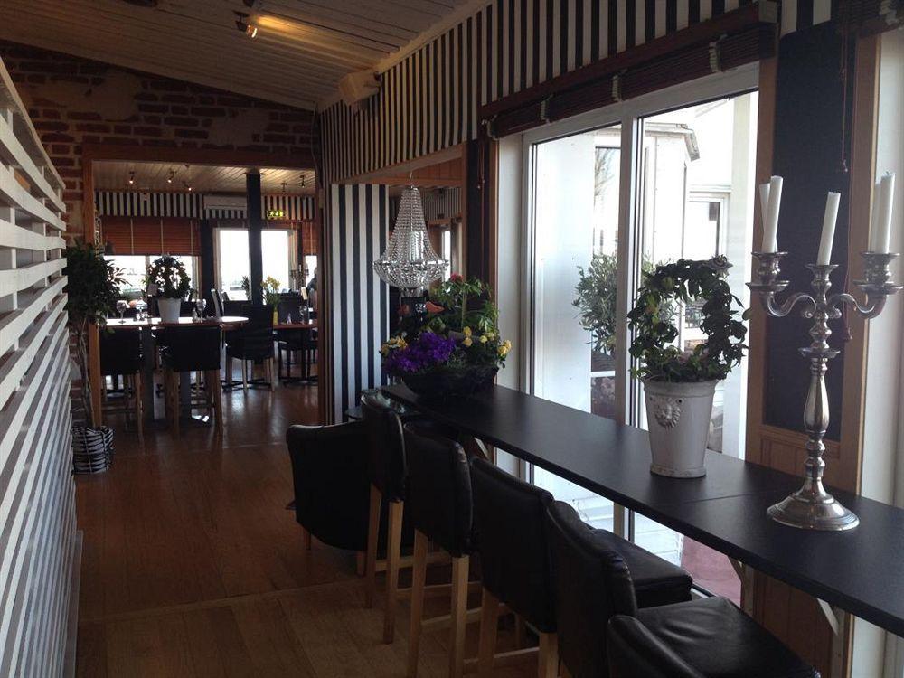 Hotell Hamnen Farjestaden Bagian luar foto